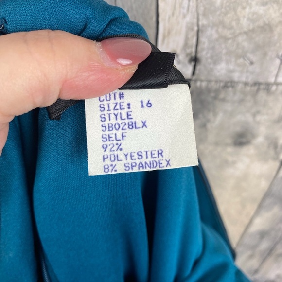 Tadashi Shoji Ruched Trumpet Maxi Gown in Teal Green Size 16 Plus. - Picture 10 of 13